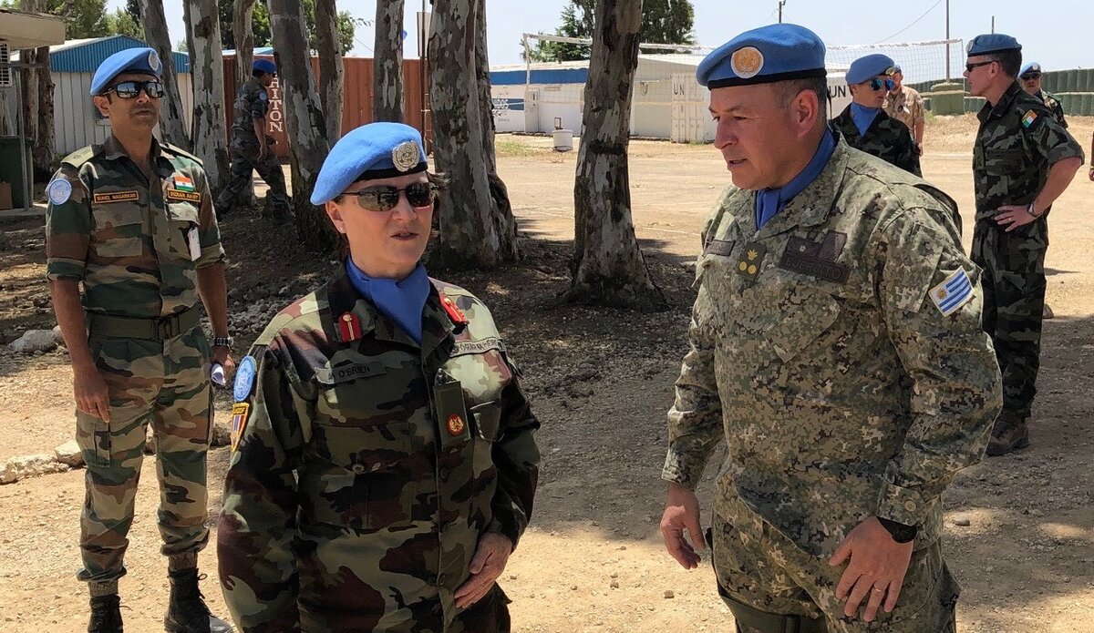 Lt Col R Rameriz Officer Commanding UMIC gives A/FC UNDOF Brig Gen M O Brien a full briefing of the comprehensive works carried out in Posn 80